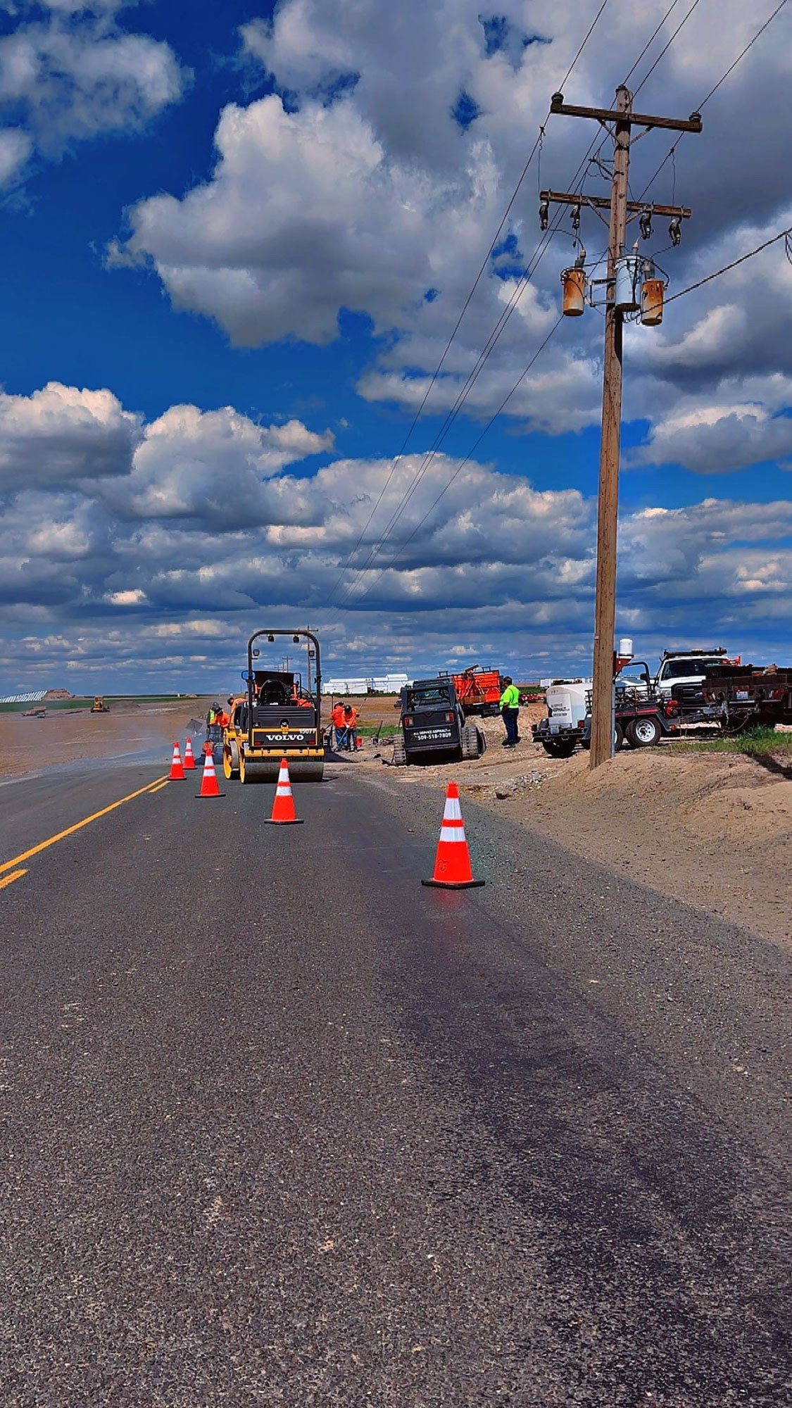 EETM6 cones and construction equipment on a highway
